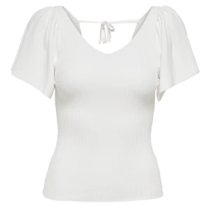 Vit Topp ONLY - Vit topp från ONLY🤍Användt ett fåtal gånger, så tröjan är i mycket bra skick. Hör av er vid frågor!!