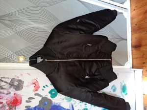 Jacka  - En väldigt varm och skön jacka! Passar perfekt till höst och vinter. Det är inga problem med den bara att jag inte använder längre:)  Den är storlek smal. 