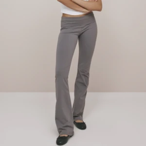 Nelly yoga pants - Nästan helt nya yoga pants från Nelly som är använda 2 gånger, säljer eller byter mot ett par i storlek S, färg spelar ingen roll.