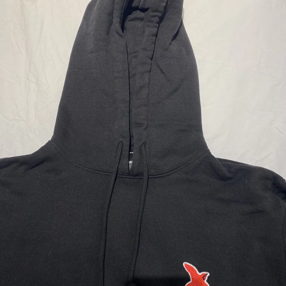 Svart Arigato hoodie knappt använd, vid snabbaffär kan pris diskuteras . Hoodies.
