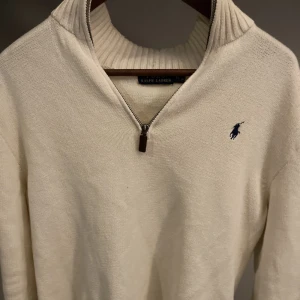 Ralp lauren kofta/zip - Storlek m på den beiga och storlek l på den gråa  Nyskick båda tröjorna En tröja 350 båda 650