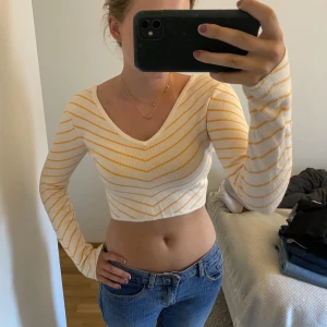 Topp - Randig topp från NAKD. Köparen står för frakten. 