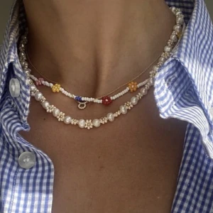 Halsband - Supersnygga halsband, det vita 169kr och det med färger 79kr💕