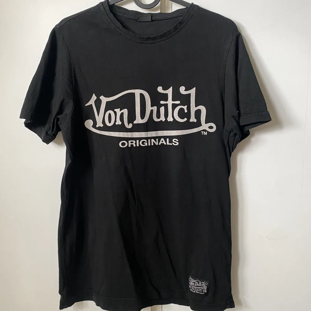 Von dutch t shirt💯 står xs men tror det är herr storlek! . T-shirts.
