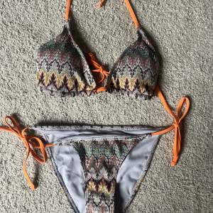 Säljer denna missoni liknande bikini! Aldrig använd💕