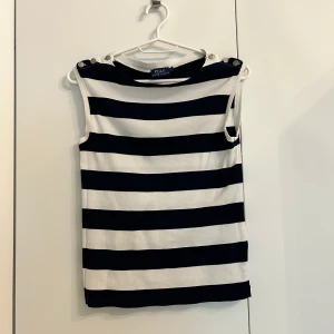 Ralph Loren Top - Polo Ralph Loren classic top. 