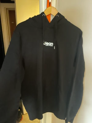 Clean drinks hoodie - Helt ny clean drinks hoodie i storlek L men sitter som en M 