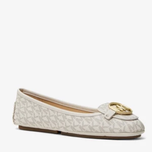 Michael kors - Vanilj färgade ballerina skor Nypris 1599kr Säljer för 800kr Pris kan diskuteras vid snabbköp🌸