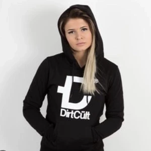 dirtcült hoodie - Säljer denna Hoodie, har aldrig kommit till användning, så den är som ny. Priset kan diskuteras. Köparen står för frakten 😊