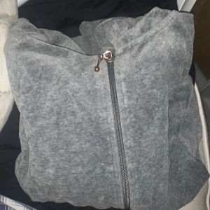 Grå kofta  - Jätte jätte fin