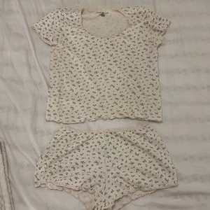Pyjamas  - Säljer min pyjamas från Brandy Melville som aldrig är använd