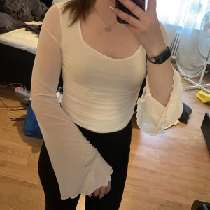 Vit body - Vit body i mesh/bomull. Aldrig använd, säljes pga fel storlek. 