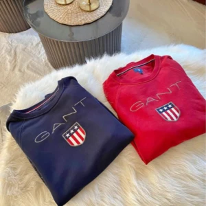 Tröja  - Hej! Har endast dessa två kvar i storlek L och M endast swish frakt bevis fås med 