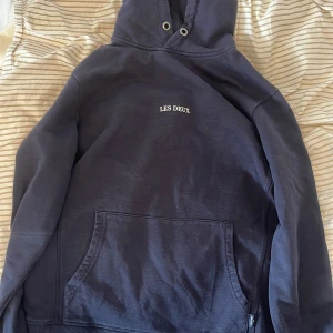 Les Deux hoodie - Använd fåtal gånger. Inga tecken på användning. Nypris: 999 kr
