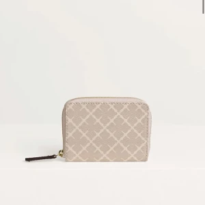 Malene Birger plånbok - Säljer denna jättefina plånbok från Malene Birger! Den är i jättefint skick. Nypris ligger på 799kr! Mitt pris 400 med frakt inräknat!