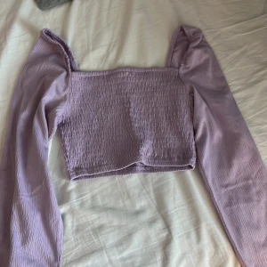 Topp - Nyskick, använt en gång. Skön och stretch material. 