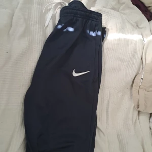 Nike byxor  - Väldigt fina 💗  Mörkblå 