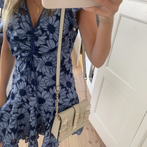 Väska - Säljer denna fina somriga väska från primark