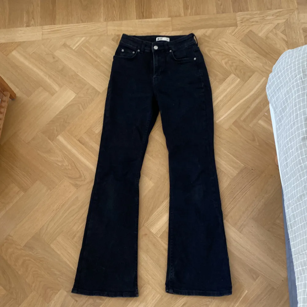 Svarta bootcut jeans från Gina🩷. Jeans & Byxor.