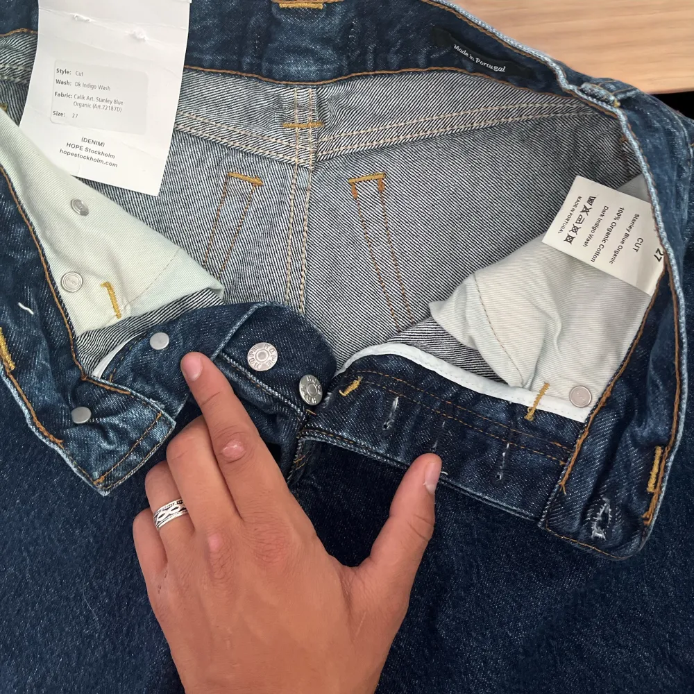 Hej! Jag säljer mina oanvända Hope jeans. Pga inte min storlek, riktigt fina Skick: 10/10 Nypris: 1900 . Jeans & Byxor.
