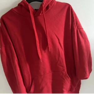 Oversized röd hoodie - Röd oversized hoodie stor i strl