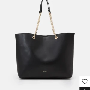 Väska - Säljer denna som en gång i tiden varit min favorit men får aldrig användning av den längre! 🫶🏻 