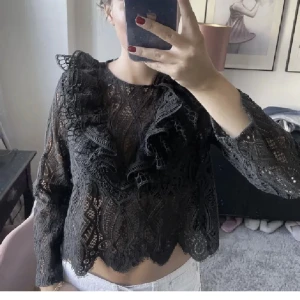 Zara topp - Superfin, nyskick. Storlek M men skulle säga att den passar från xs-m. ❤️ pris kan diskuteras!