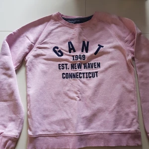 Märkeskläder  - 3st tröjor i fint skick från Gant stl 158-164. Den blå är något tunnare. 