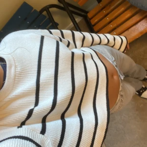 Stickad  - Nästan Oanvänd stickad från Bershka  Str S💓(kroppad) 