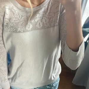 Tröja - En jättesöt tröja i utmärkt kvalitet som helt enkelt inte kommer till användning💋