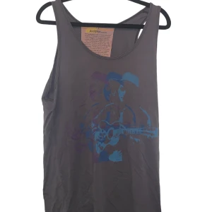 John mayer 2013 born & raised - Linne som jag beställde från Usa 2013 under Mayers born & raised turné.   Tyvärr blivit för litet och inte blivit använt senaste åren.  Fint skick . Storlek L / kan passa bra M   Tillverkare : Aviator Nation  Made in USA   Se gärna övriga annonser.