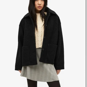 kappa - säljer min super fina jacka från monki då jag har ungefär en likadan!! Super fin nu till höst/vinter.  Endast använd ett fåtal gånger, str xs Nypris 599