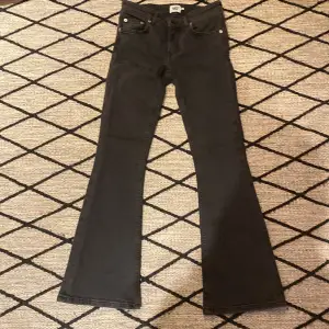 Mörkgrå Jeans från lager 157 i Bootcut modell i stl xs som aldrig är använda så i nyskick.
