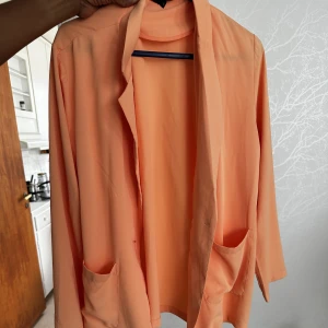 Korta - Färg glada kläder gillar man till sommaren vilket gör den här kortas perfekt. Den kan även användas under vintern