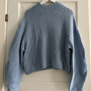 Ljusblå stickad tröja - Ljusblå stickad tröja från weekday