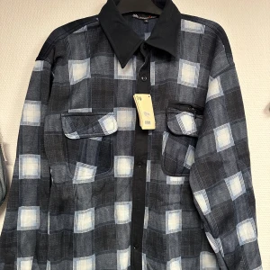 Skjorta outdoor - Perfekt skjorta nu till hösten. Freeware outdoor, snygg och skön på samma gång!