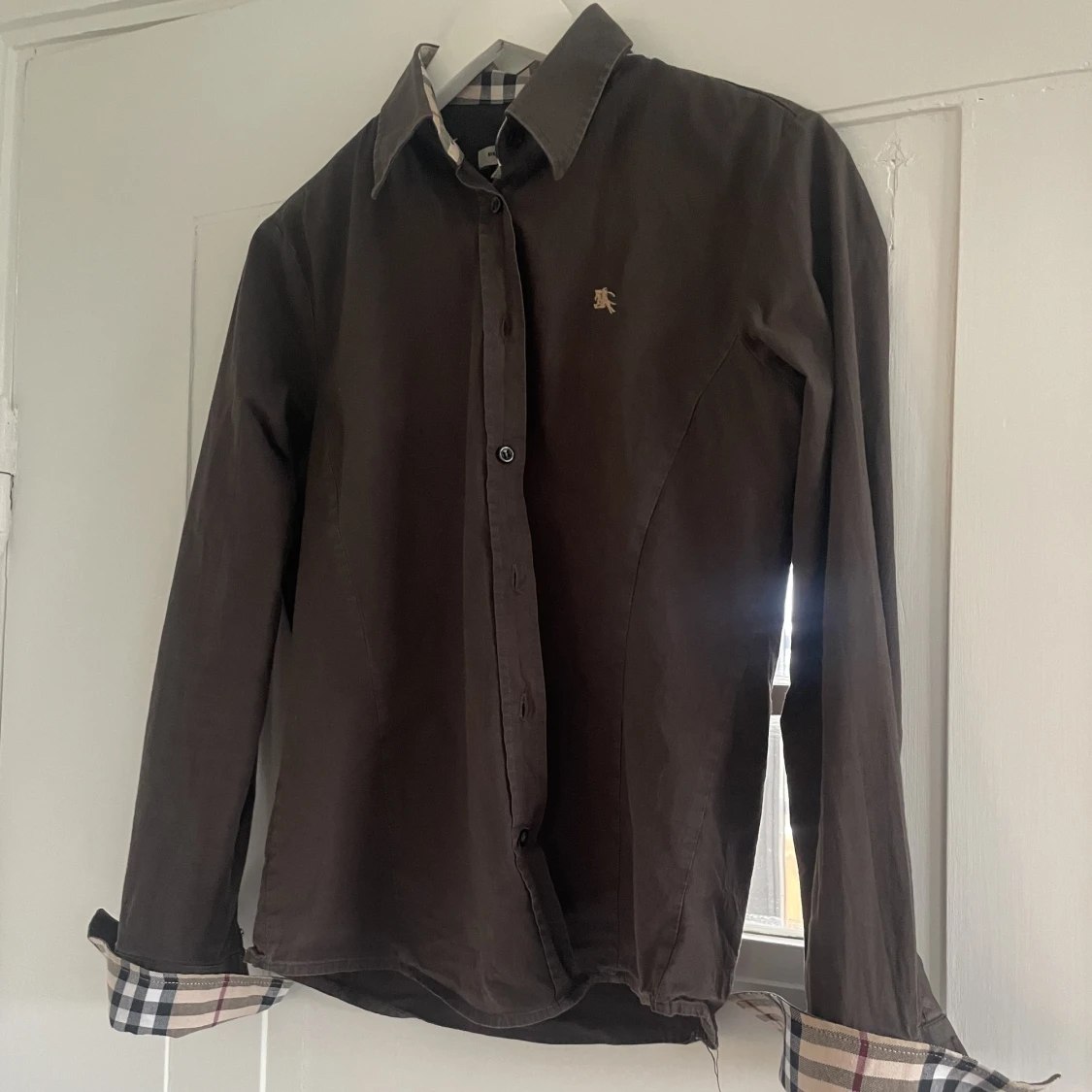 Brun burberry skjorta