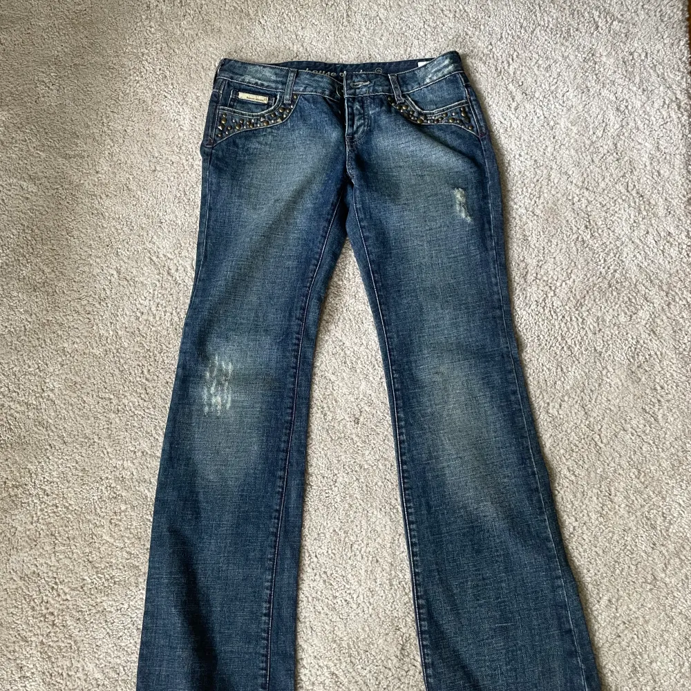 Säljer minna favo jeans då jag har tröttnat på de🔥orkar inte ta flera bilder❤️. Jeans & Byxor.