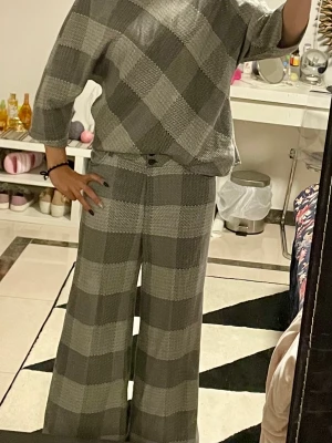 Snygg… psss passa på! - Väldigt snygg kostym köpte  den för 700 kronor säljer den endast för  300