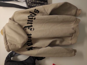 Palme Angels oversized hoodie  - Hej! Bilden är slarvigt tagen önska du bättre bild bara om. Skick på kläderna är bra använder,, många av de sällan.