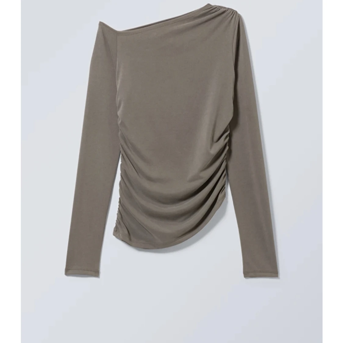 Weekday asymmetric top 