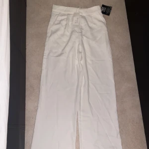 Kostym byxor  - Helt nya vit kostym byxor
