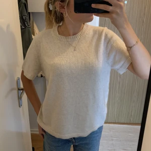 Soft Goat tshirt  - Tshirt från softgoat i storlek S. Vitgrå i färgen och sann till storlek💖