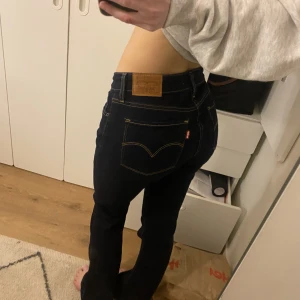 Levis jeans - Low waist bootcut jeans från Levis. Storlek 27.