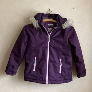 HH fodrad jacka st.134 - Fint skick,som ny,inga märken eller fläckar.Längd 160cm,bredd 45cm.