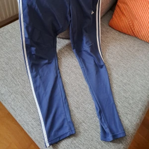 Träningsbyxor  - Träningsbyxor i fint skick 