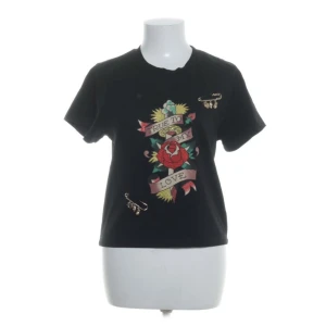 Ed Hardy - Ed hardy tröja, köpt på sellpy men inte kommit till användning. Inga defekter vad jag kan se🫶🏼