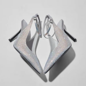 Rhinestone Pumps - Endast testade pumps med rhinestones från Bershka (Zalando) slutsålda på hemsidan 🌟 kontakta för fler bilder eller frågor :)