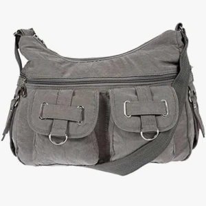 Messenger bag - Supersnygg relativt ny axelväska. Har många fack.  Hör av dig vid frågor av mer bilder eller intresse💕😊  Mått: 33 x 26 x 13 cm  