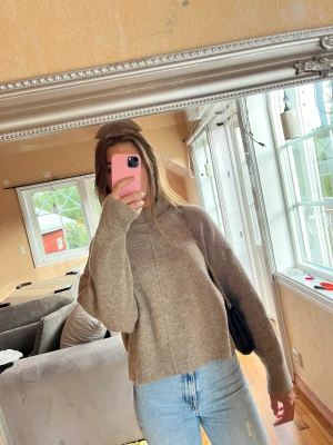 Stickad tröja  - Snygg tröja från Gina M men passar även S